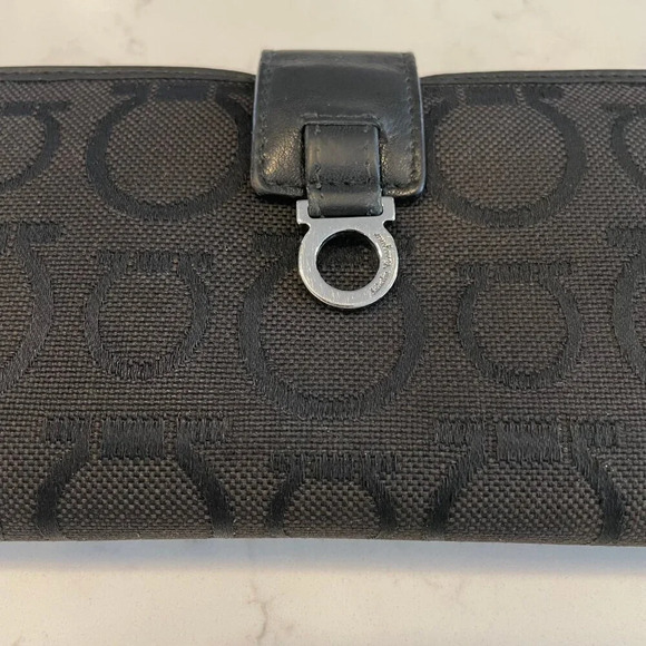 Salvatore Ferragamo Authentic Signature Logo Leather & Nylon Wallet Black Sz OS - Picture 3 of 14